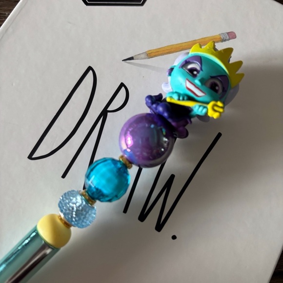 Disney Doorables: The Little Mermaid: Ursula blacklight handmade beaded pen - Picture 1 of 3